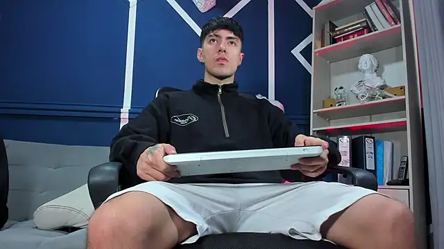 etham wolf  online show from 18, 11, 2025