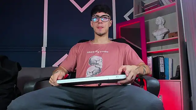 etham wolf  online show from 3, 12, 2025