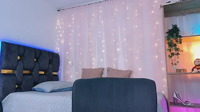 Snapshot of anitaglow chatting on 12, 10, 2025 anitaglow online show from 12, 10, 2025