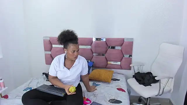 Snapshot of MiiaSmith__ chatting on 24, 11, 2025 MiiaSmith online show from 24, 11, 2025