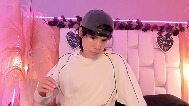 Daphne And Roger online show from 30, 3, 2026