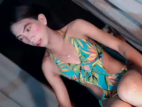 Snapshot of xyourdreamtrans chatting on 7, 10, 2025 xyourdreamtrans online show from 7, 10, 2025