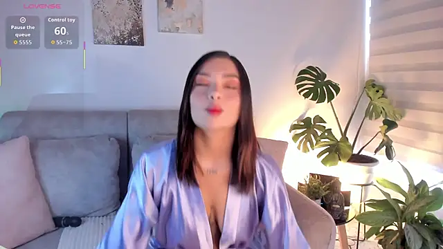 Estrer collins online show from 4, 3, 2026