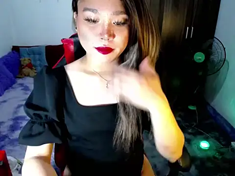 Urassiansweetcummer online show from 20, 3, 2026