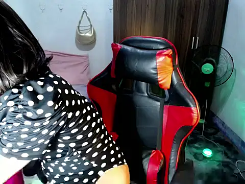 Snapshot of Urassiansweetcummer chatting on 17, 6, 2026 Urassiansweetcummer online show from 17, 6, 2026