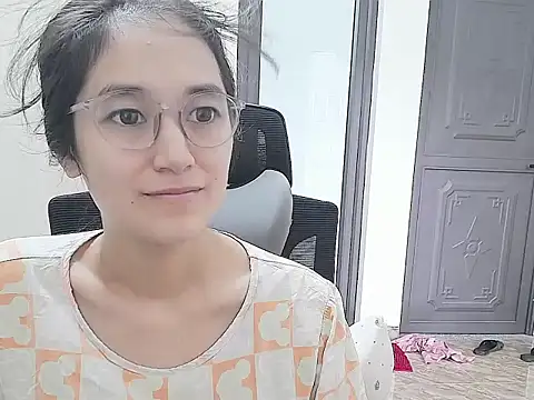 Shulee21 online show from 8, 10, 2025