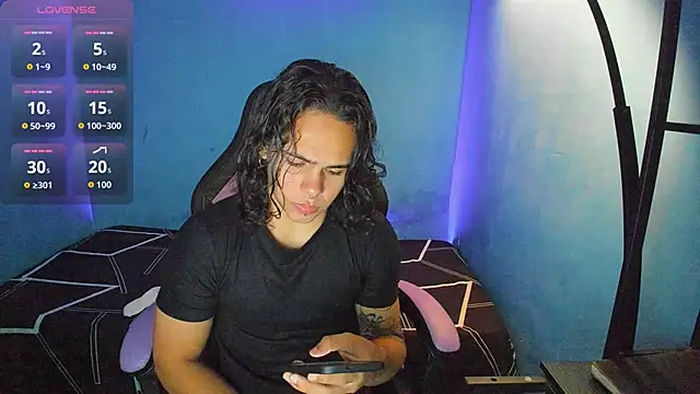 Snapshot of Maximiliano_scoott__ chatting on 15, 10, 2025 Maximiliano scoott   online show from 15, 10, 2025