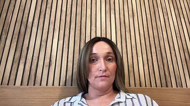 Snapshot of ElegantLilyXX chatting on 17, 12, 2025 ElegantLilyXX online show from 17, 12, 2025