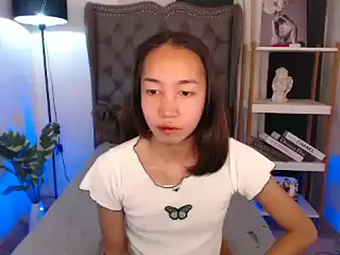 Snapshot of Sweet_kittyxx chatting on 8, 11, 2025 Sweet kittyxx online show from 8, 11, 2025