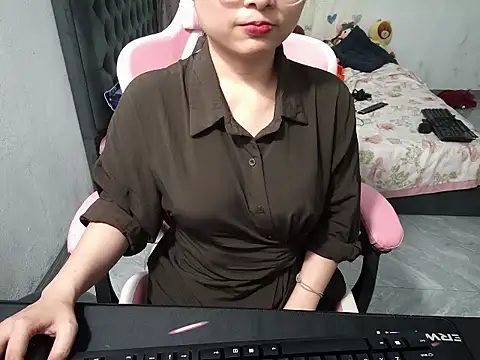 Snapshot of Ori-Yannie chatting on 15, 10, 2025 Ori-Yannie online show from 15, 10, 2025