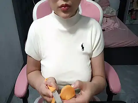 Snapshot of Ori-Yannie chatting on 2, 11, 2025 Ori-Yannie online show from 2, 11, 2025