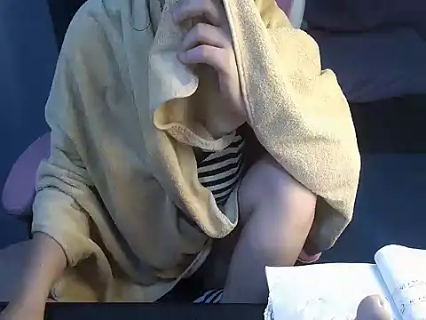 Snapshot of Ori-Yannie chatting on 14, 11, 2025 Ori-Yannie online show from 14, 11, 2025