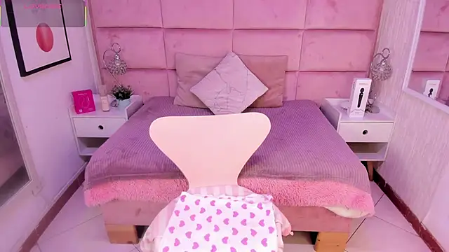 Snapshot of Janah_Myers chatting on 25, 11, 2025 Janah Myers online show from 25, 11, 2025