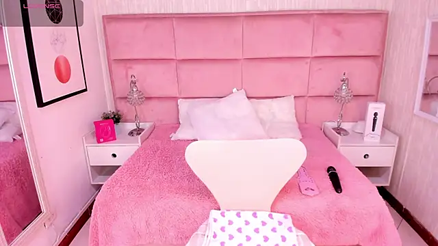 Snapshot of Janah_Myers chatting on 3, 12, 2025 Janah Myers online show from 3, 12, 2025