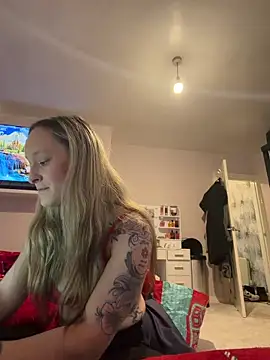 Snapshot of LucyRoseMae chatting on 2, 2, 2026 LucyRoseMae online show from 2, 2, 2026