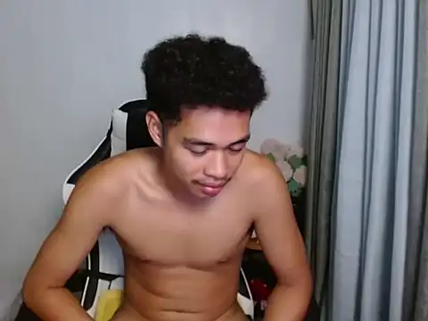 Snapshot of curlyasian_njxx chatting on 26, 5, 2026 curlyasian njxx online show from 26, 5, 2026