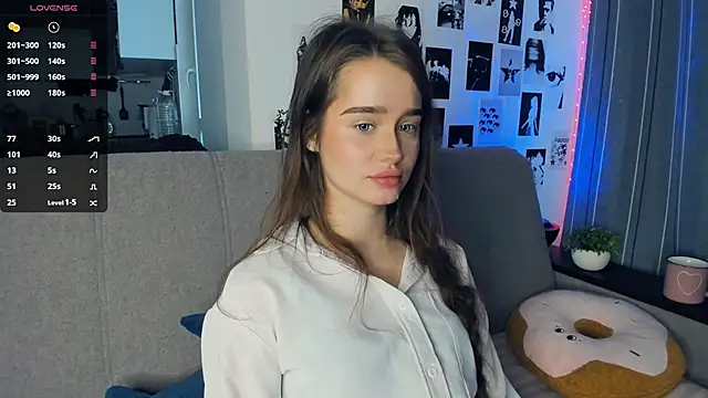 lovelyalivia online show from 5, 11, 2025