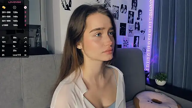 lovelyalivia online show from 10, 11, 2025