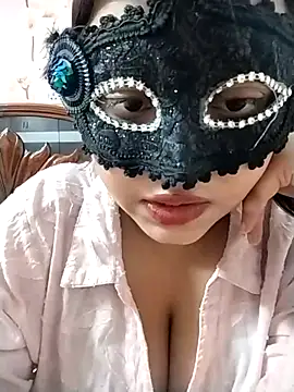 Snapshot of colleen_hoover chatting on 8, 10, 2025 colleen hoover online show from 8, 10, 2025