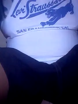 Snapshot of OnlyMoneyIwanT chatting on 5, 10, 2025 OnlyMoneyIwanT online show from 5, 10, 2025