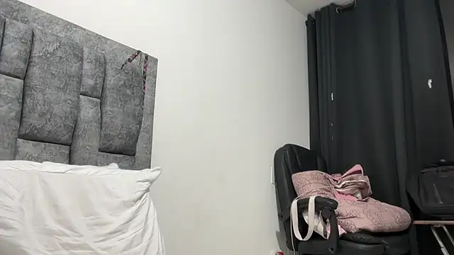 Snapshot of Sophia_copper chatting on 1, 10, 2025 Sophia copper online show from 1, 10, 2025