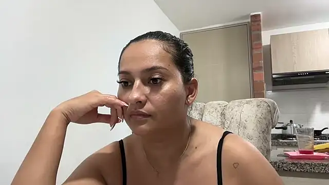 Snapshot of Sophia_copper chatting on 17, 10, 2025 Sophia copper online show from 17, 10, 2025