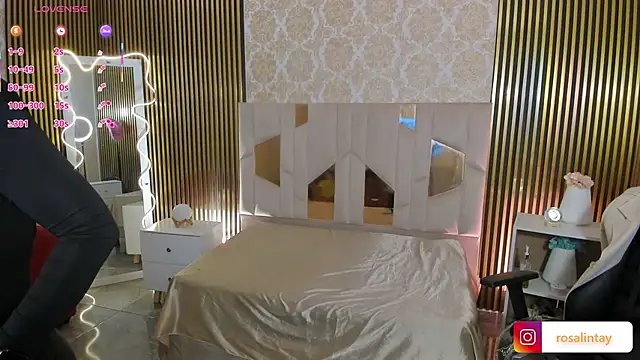 Snapshot of Rosalind_tay chatting on 3, 10, 2025 Rosalind tay online show from 3, 10, 2025