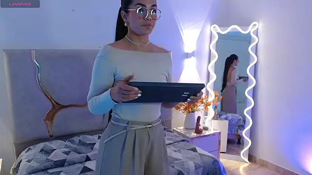 Snapshot of Rosalind_tay chatting on 14, 11, 2025 Rosalind tay online show from 14, 11, 2025