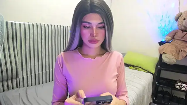 Snapshot of Ms_Monica chatting on 17, 12, 2025 Ms Monica online show from 17, 12, 2025