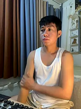 Snapshot of xshyboyx chatting on 7, 1, 2026 xshyboyx online show from 7, 1, 2026