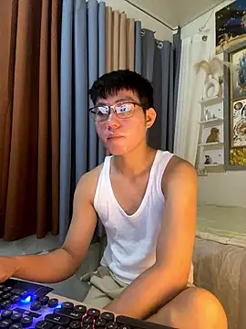 Snapshot of xshyboyx chatting on 8, 1, 2026 xshyboyx online show from 8, 1, 2026