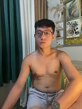 Snapshot of xshyboyx chatting on 4, 6, 2026 xshyboyx online show from 4, 6, 2026
