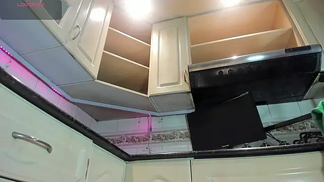 Snapshot of VictoriaPowell chatting on 3, 10, 2025 VictoriaPowell online show from 3, 10, 2025