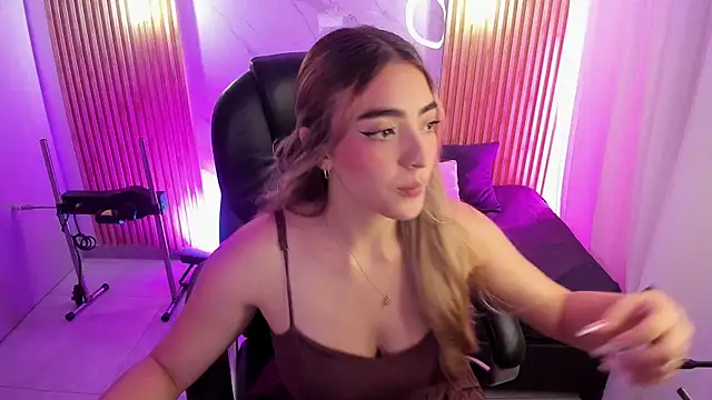 KYLIE JONES6 online show from 5, 5, 2026