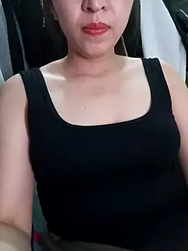 Snapshot of Ariana-Vy chatting on 18, 11, 2025 Ariana-Vy online show from 18, 11, 2025