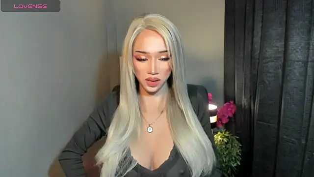 Snapshot of AiraCumSlut chatting on 5, 4, 2026 AiraCumSlut online show from 5, 4, 2026