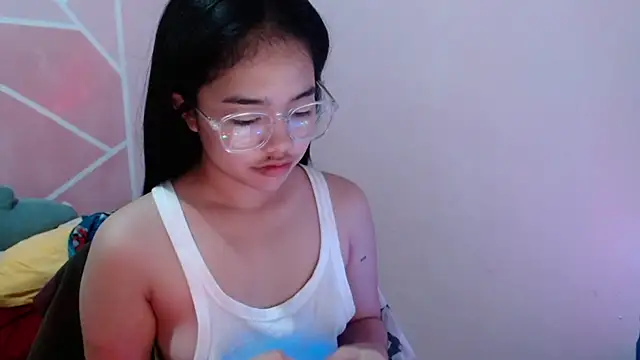 Snapshot of aaliyah_walker chatting on 17, 12, 2025 aaliyah walker online show from 17, 12, 2025