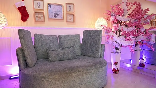 Snapshot of NicoleCrawft chatting on 5, 12, 2025 NicoleCrawft online show from 5, 12, 2025