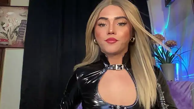 Snapshot of calimonroe chatting on 22, 10, 2025 calimonroe online show from 22, 10, 2025