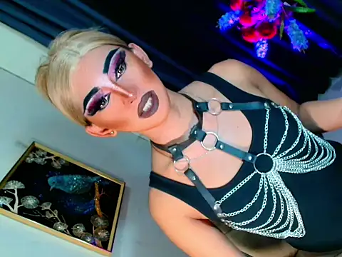 Snapshot of Queen_yasii_88 chatting on 19, 10, 2025 Queen yasii 88 online show from 19, 10, 2025
