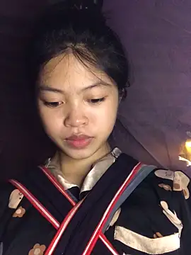 Snapshot of Thy00__ chatting on 7, 10, 2025 Thy00   online show from 7, 10, 2025