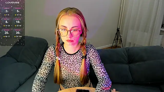 MewStella online show from 5, 10, 2025