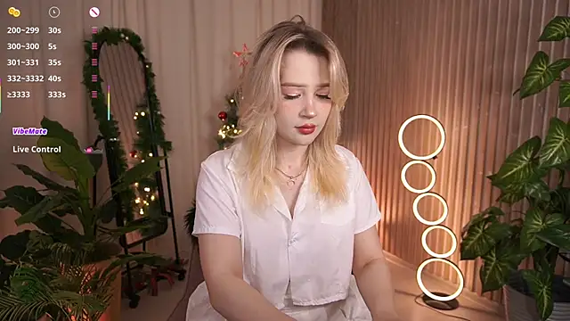 Snapshot of LauraWifeness chatting on 22, 12, 2025 LauraWifeness online show from 22, 12, 2025