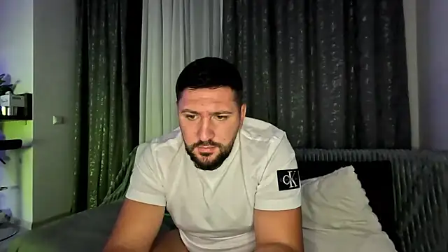 Gold Alpha Boy online show from 28, 9, 2025