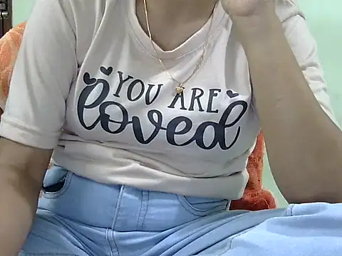 Snapshot of CHAMELI4747 chatting on 15, 10, 2025 CHAMELI4747 online show from 15, 10, 2025