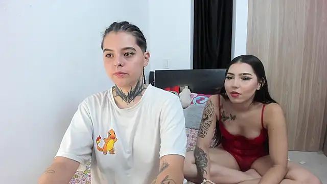 Snapshot of aria_and_tammy chatting on 6, 11, 2025 aria and tammy online show from 6, 11, 2025