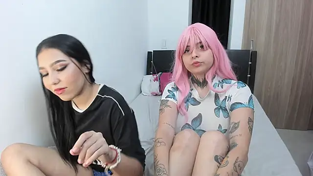 Snapshot of aria_and_tammy chatting on 29, 11, 2025 aria and tammy online show from 29, 11, 2025