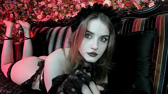 Snapshot of EllieMori chatting on 18, 12, 2025 EllieMori online show from 18, 12, 2025