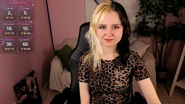 girl next doorr online show from 29, 3, 2026