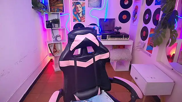 sweety smilee online show from 2, 2, 2026